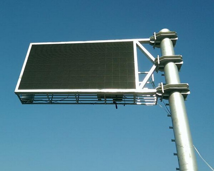 单色LED显示屏的使用场合和注意事项：简约大气，广泛用于交通、公共场所！